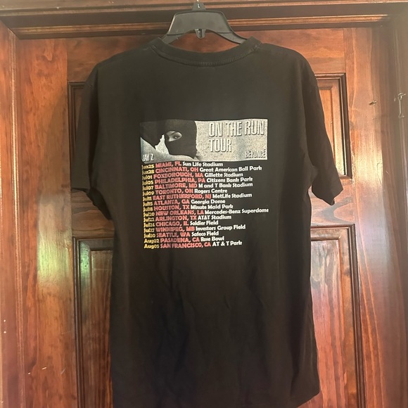 Beyonce and JayZ On the RunTour Graphic T-Shirt - Picture 3 of 3